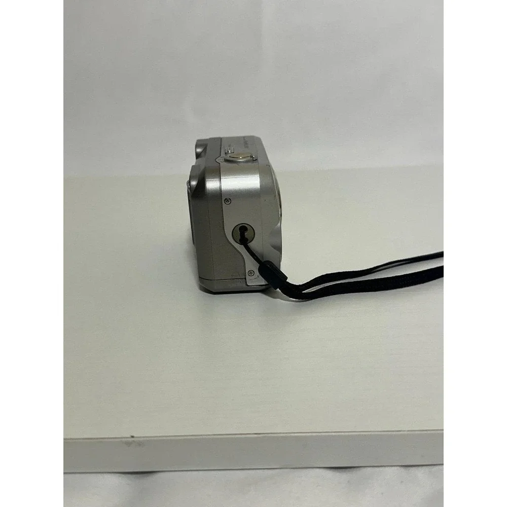 Fujifilm FinePix 2650 Digital Camera Silver For Parts Only